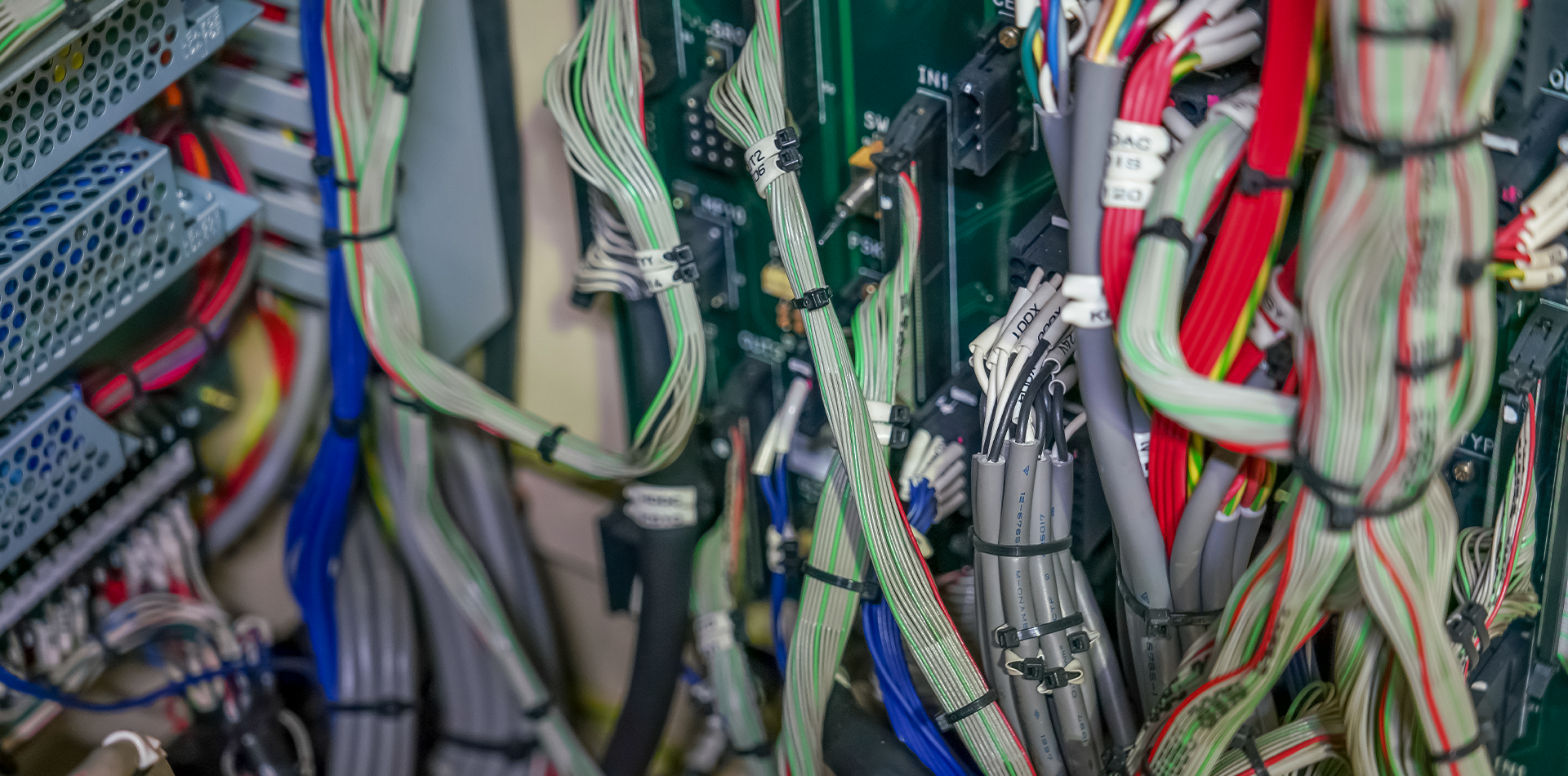 三立電機工業株式会社は埼玉県入間市に拠点を置き、ロボットケーブル、特殊ケーブル、ハーネス加工などの製造を行っております。